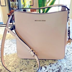 Michael Kors Jet Set Charm Large Top Zip Crossbody